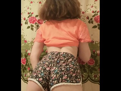 ❤️ Leanbh óg sexy ag baint dá shorts ar cheamara Físeán anal ag ga.pornohdmega.ru ❤