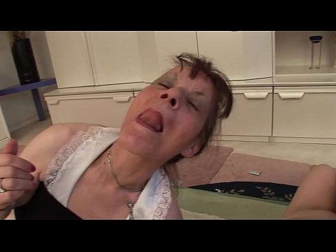 ❤️ Tá triúr ag beirt sheanmháthair agus seanathair amháin Físeán anal ag ga.pornohdmega.ru ❤